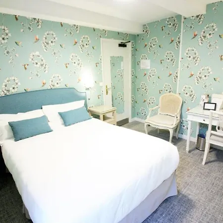 Hotel Logis - & Restaurant Du Tribunal 3*