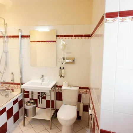 Logis - & Restaurant Du Tribunal مورتان او بيرش