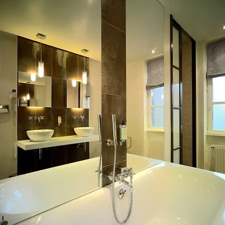 Hotel Logis - & Restaurant Du Tribunal