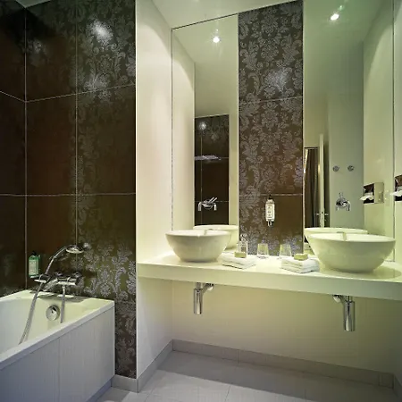 Hotel Logis - & Restaurant Du Tribunal