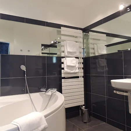 Logis - & Restaurant Du Tribunal