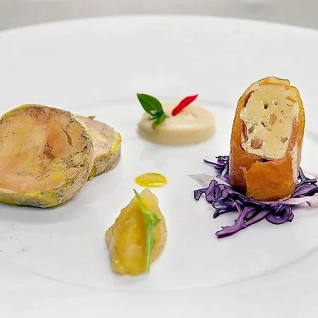 Hotel Logis - & Restaurant Du Tribunal