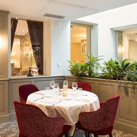 Hotel Logis - & Restaurant Du Tribunal