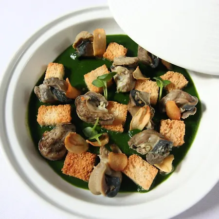 فندق Logis - & Restaurant Du Tribunal 3*