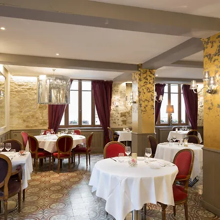 فندق Logis - & Restaurant Du Tribunal 3*