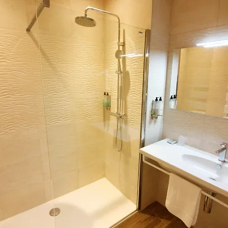 Hotel Logis - & Restaurant Du Tribunal