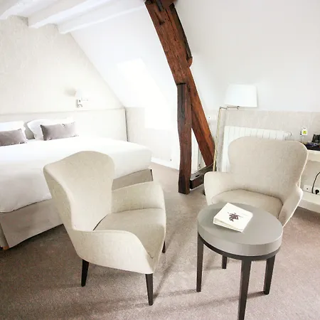 فندق Logis - & Restaurant Du Tribunal 3*