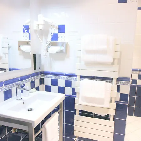 Logis - & Restaurant Du Tribunal Hotel 3*