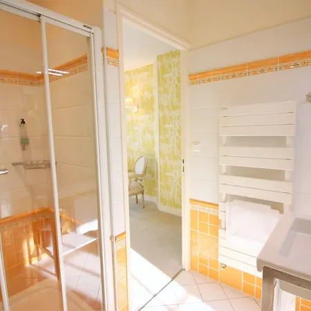 Logis - & Restaurant Du Tribunal Hotel