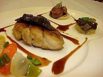 Logis - & Restaurant Du Tribunal مورتان او بيرش