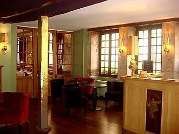 Logis - & Restaurant Du Tribunal 3*