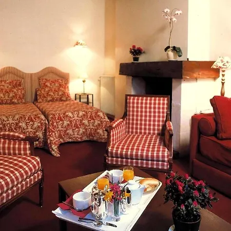 Hotel Logis - & Restaurant Du Tribunal 3*