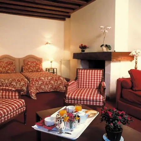 Hotel Logis - & Restaurant Du Tribunal