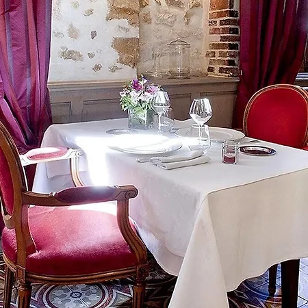 Hotel Logis - & Restaurant Du Tribunal 3*