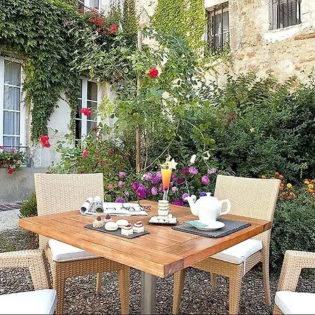 Logis - & Restaurant Du Tribunal Hotel