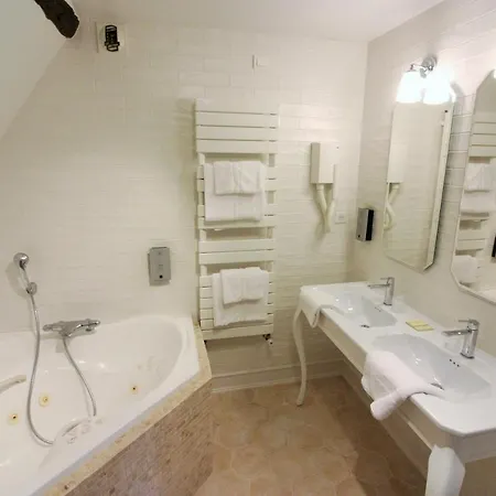 Logis - & Restaurant Du Tribunal 3*