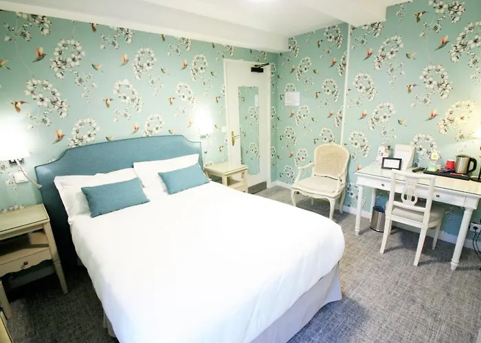 Hotel Logis - & Restaurant Du Tribunal 3*