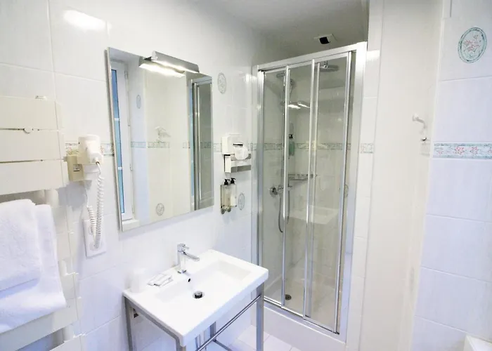 Logis - & Restaurant Du Tribunal 3*