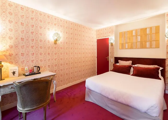 Hotel Logis - & Restaurant Du Tribunal 3*