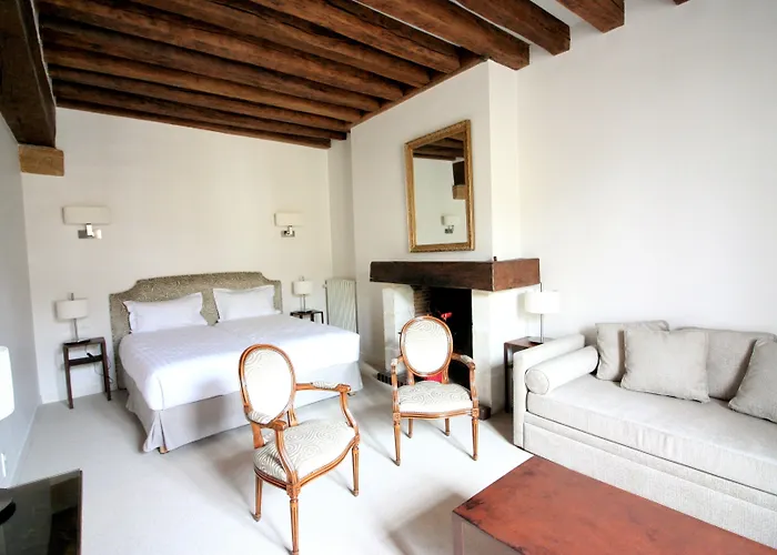 Hotel Logis - & Restaurant Du Tribunal