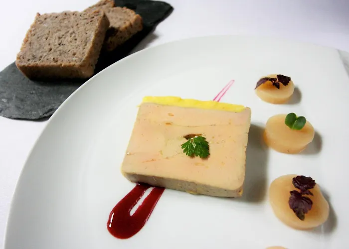 Logis - & Restaurant Du Tribunal 3*