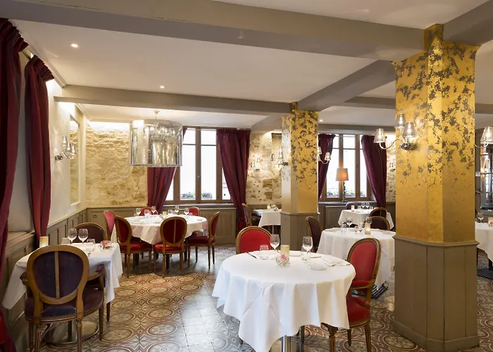 Hotel Logis - & Restaurant Du Tribunal 3*