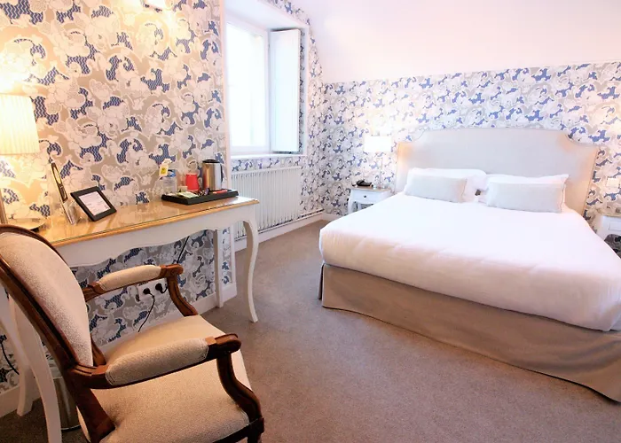 Logis - & Restaurant Du Tribunal Hotel 3*