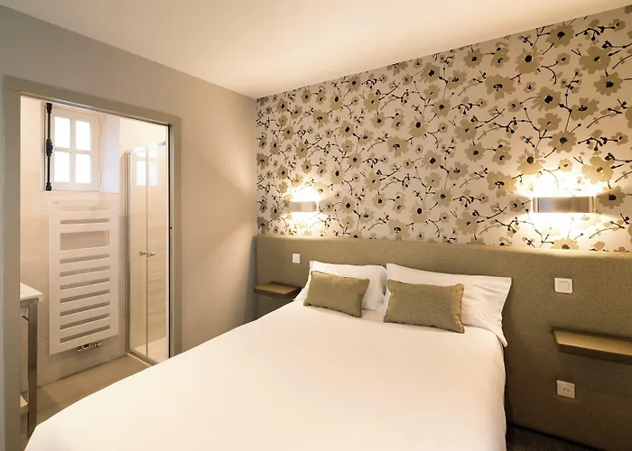 Hotel Logis - & Restaurant Du Tribunal 3*