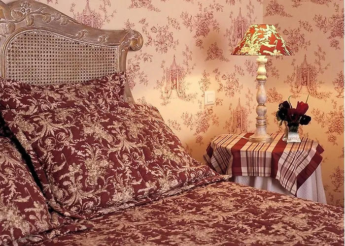 Hotel Logis - & Restaurant Du Tribunal 3*