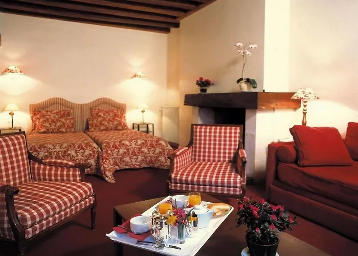 Hotel Logis - & Restaurant Du Tribunal