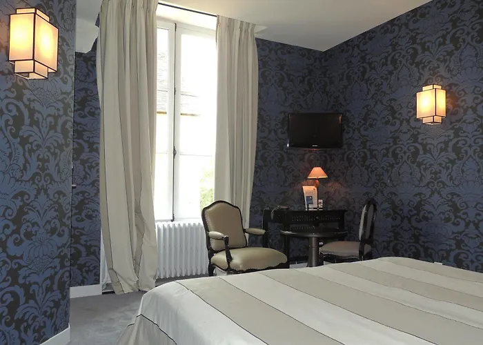 Hotel Logis - & Restaurant Du Tribunal 3*