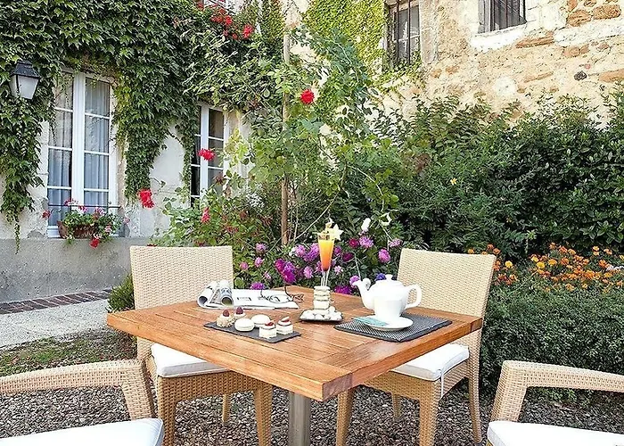 Logis - & Restaurant Du Tribunal Hotel