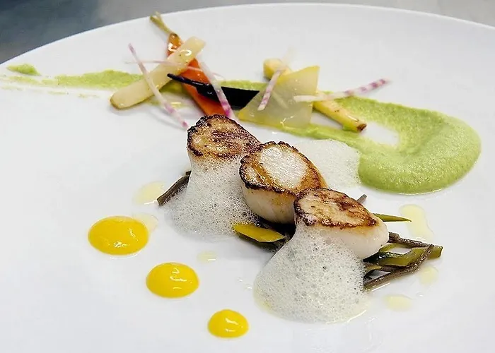 Hotel Logis - & Restaurant Du Tribunal