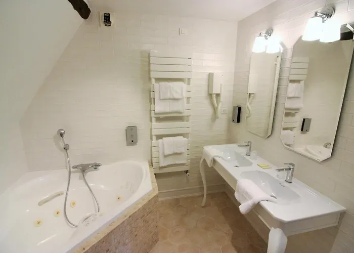 Logis - & Restaurant Du Tribunal 3*